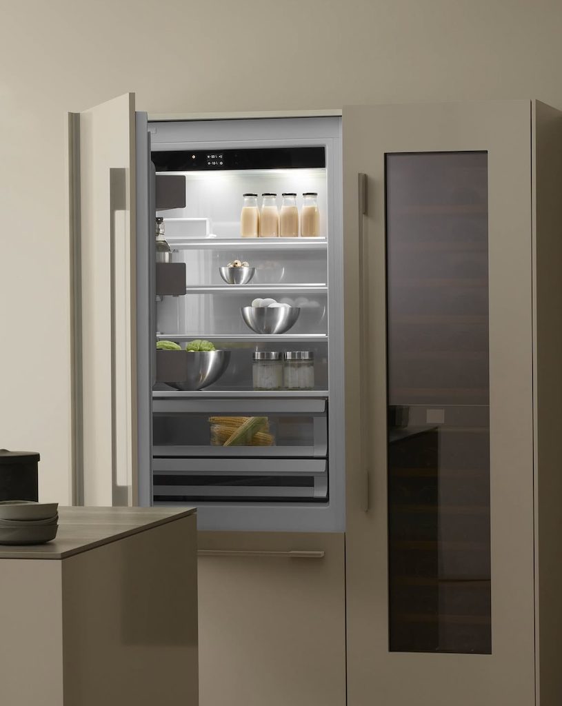 V Zug Kuehlschrank Joerimannschreinerei Innenausbau | Küchen | Corian | Reparaturen - Jörimann Schreinerei