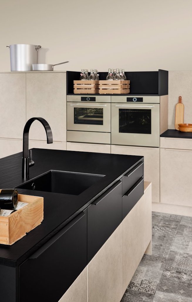 Kueche Schwarz Grau Joerimann Schreinerei AG Innenausbau | Küchen | Corian | Reparaturen - Jörimann Schreinerei