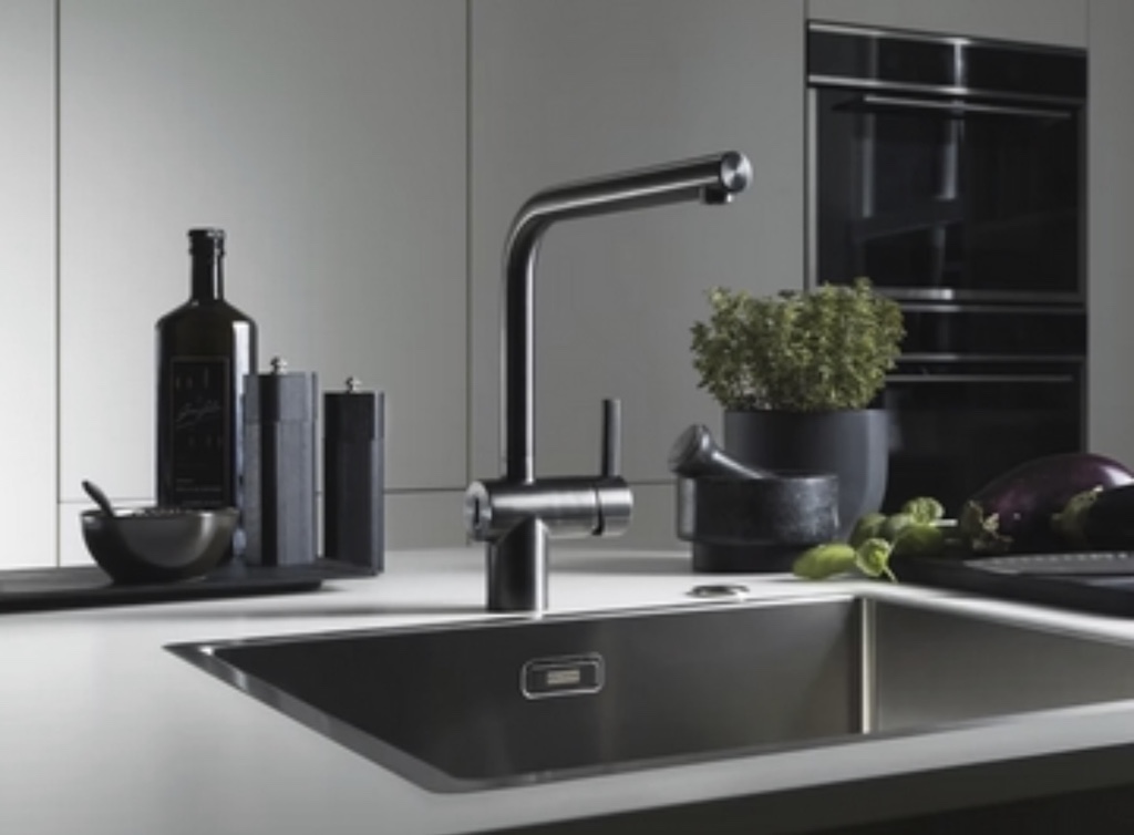 Screenshot Innenausbau | Küchen | Corian | Reparaturen - Jörimann Schreinerei