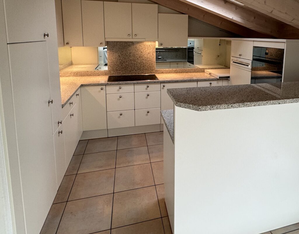 Innenausbau | Küchen | Corian | Reparaturen - Jörimann Schreinerei