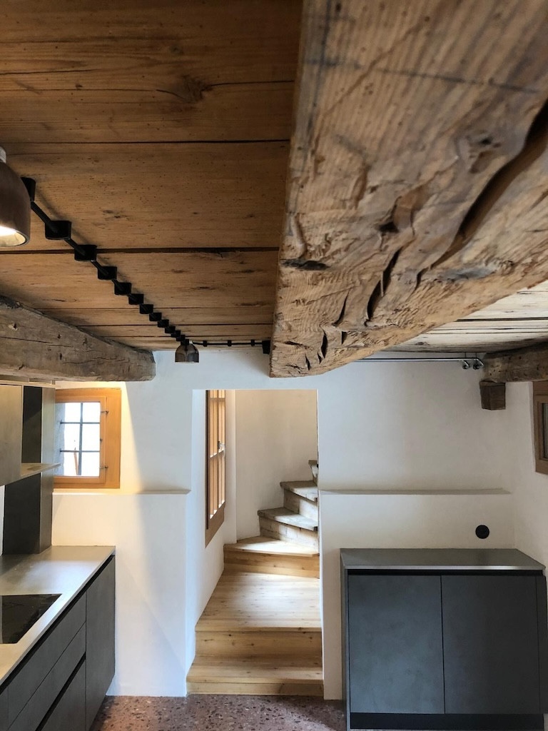 Innenausbau | Küchen | Corian | Reparaturen - Jörimann Schreinerei